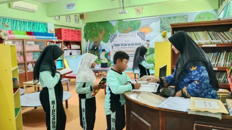 Perpustakaan Al Mumtaza Jadi “Gerbang Pintar” Siswa